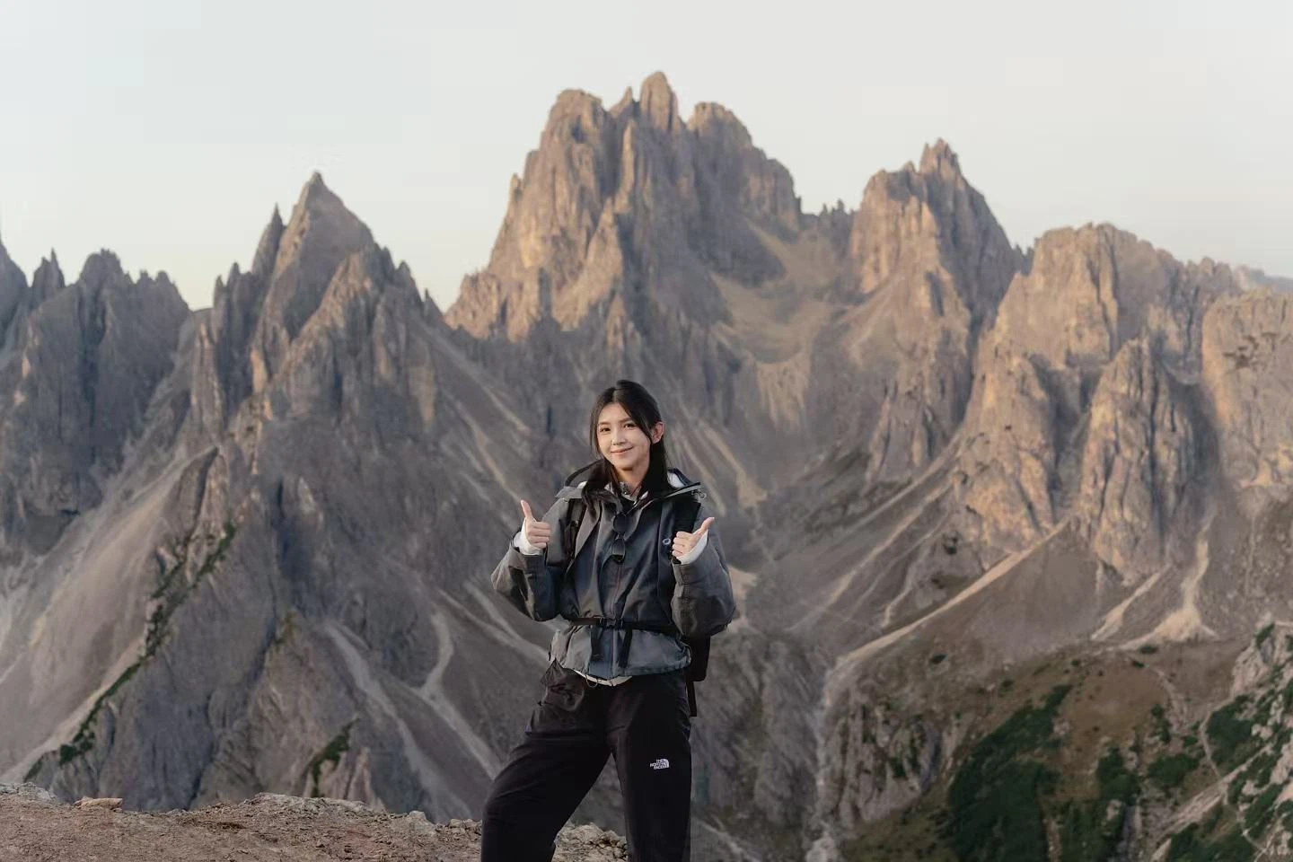 蟹蟹梨的山地徒步与旅行人像，用户提供实拍